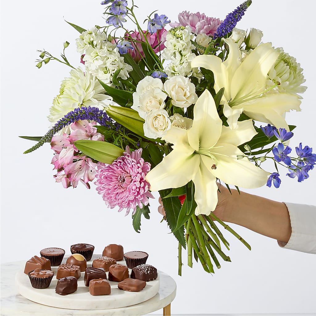 Winter Celebration Bouquet –  Bittner-long Floral And Greenhouse, Somerset PA